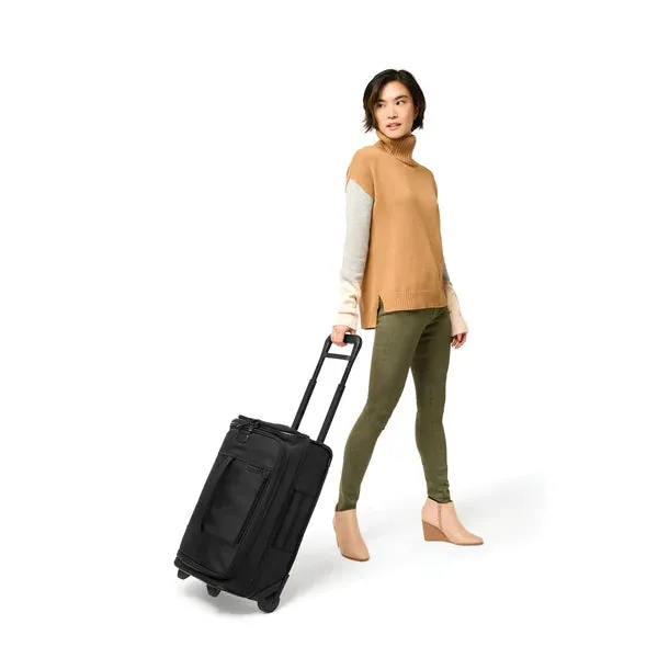 Briggs & Riley Baseline, BLUWD121-4 GLOBAL 2-WHEEL CARRY-ON DUFFLE