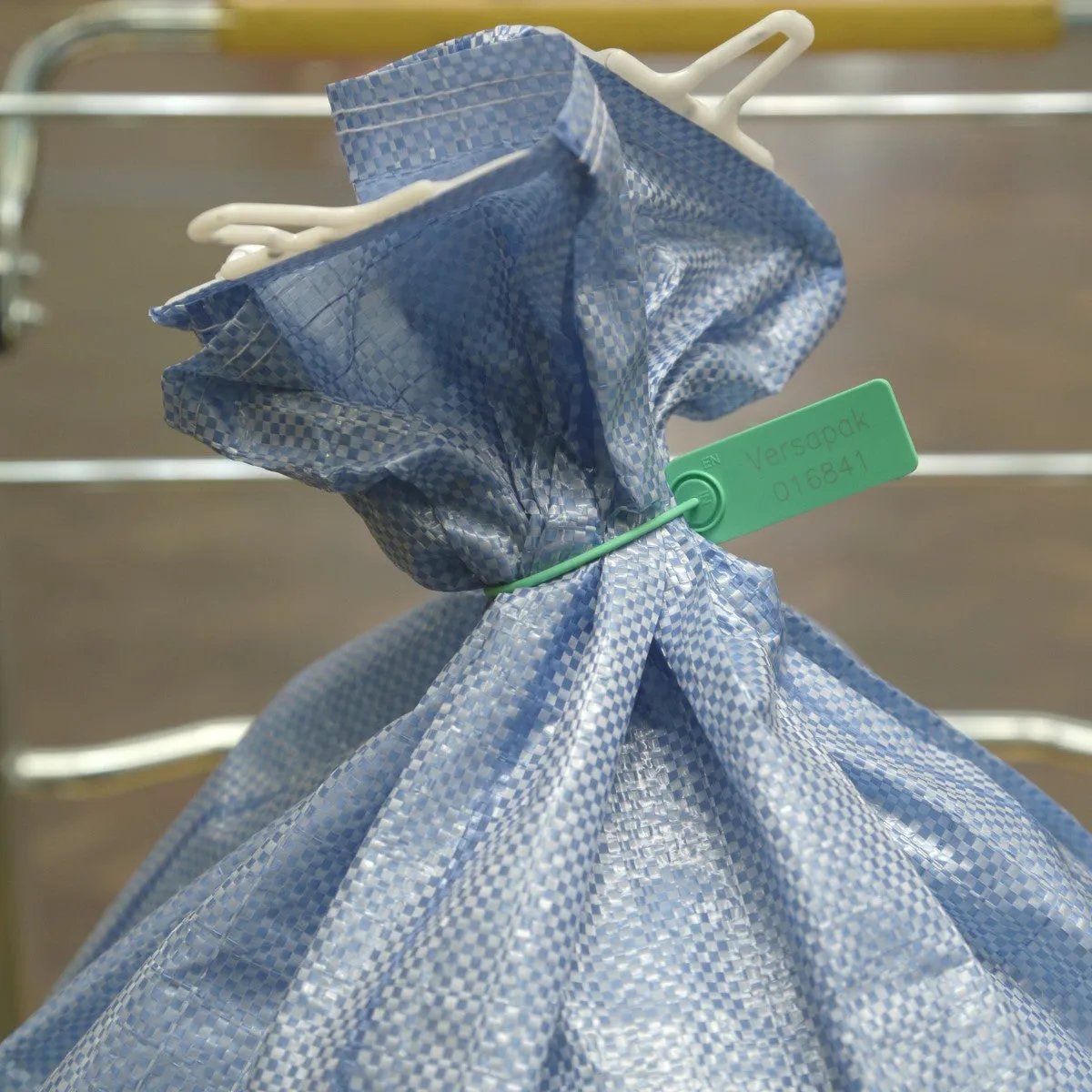 Pull Security Seal - Numbered Metal Jaw Plastic